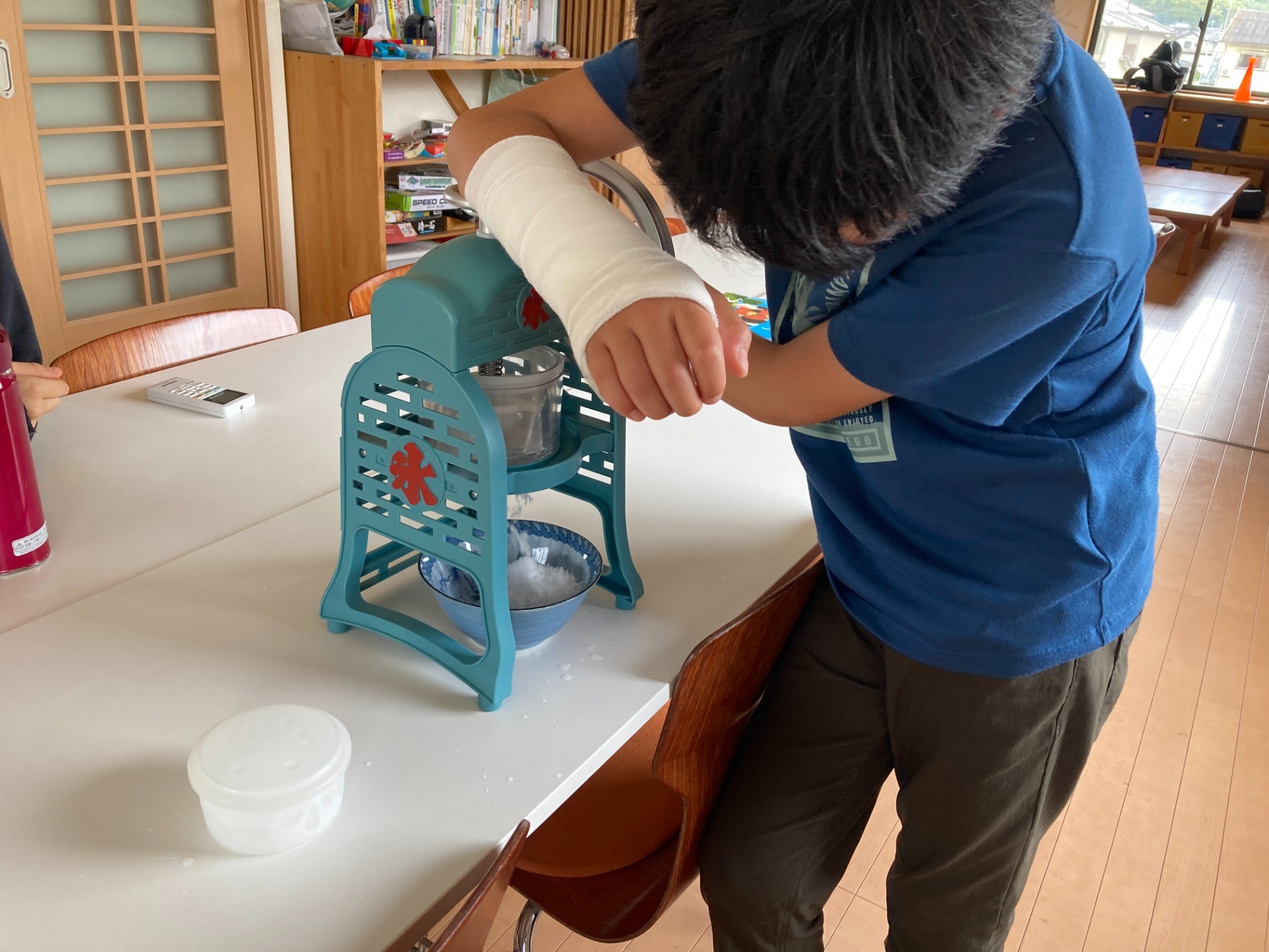 安静になんてできません。