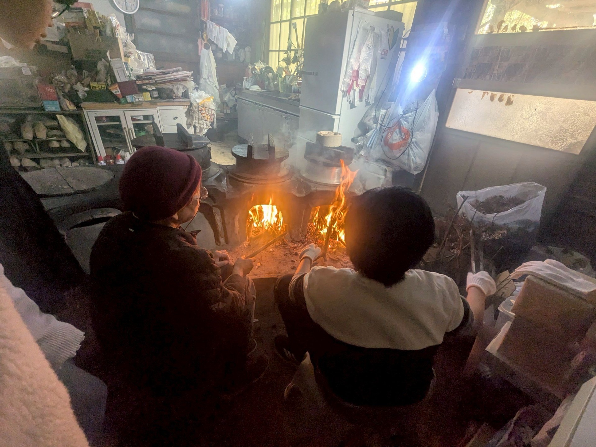 かまど体験に、落ち葉拾い